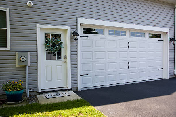 24/7 Emergency Garage Door Panel Replacement experts in Chillicothe, IL